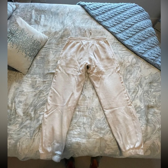 Aritzia TNA Sweatpants - Picture 4 of 6